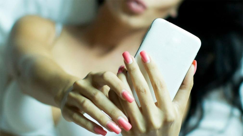 Trampa digital y extorsión: denuncian grave caso de sextorsión contra una estilista santiagueña