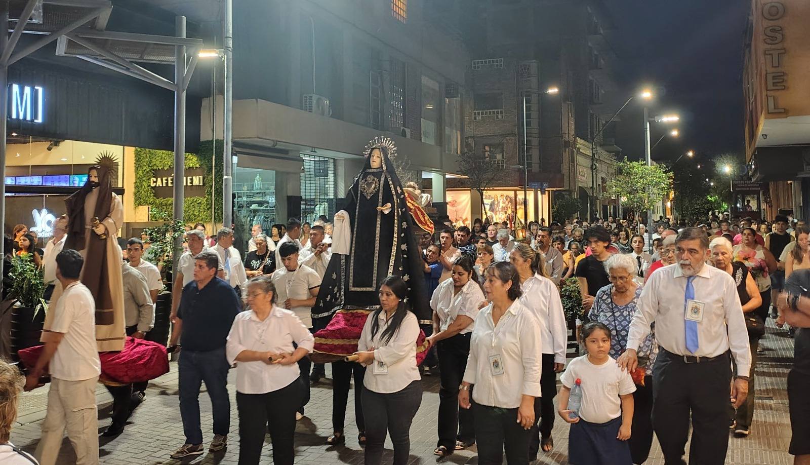 Multitudinario Vía Crucis por el centro con meditaciones del Beato Esquiú