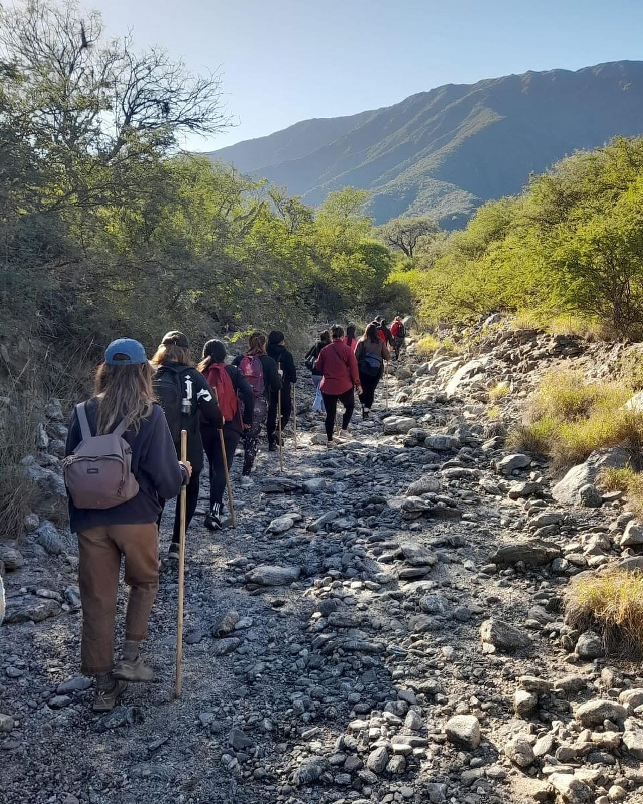 Valle Viejo apuesta al turismo de aventura con un fin de semana de rapel y carrera de montaña