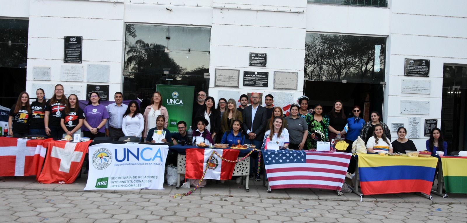 La UNCA reunió a estudiantes de distintos países en una feria de intercambio cultural